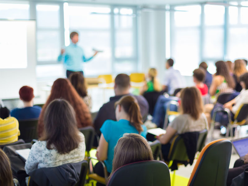 Instituição de ensino pagará horas extras a professora que não tinha intervalo de 11 horas entre duas jornadas